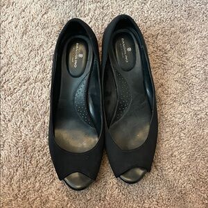 Mandolin women’s black peakaboo heels
